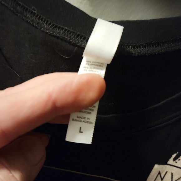 Women's size large (fits like a medium) - Picture 4 of 4